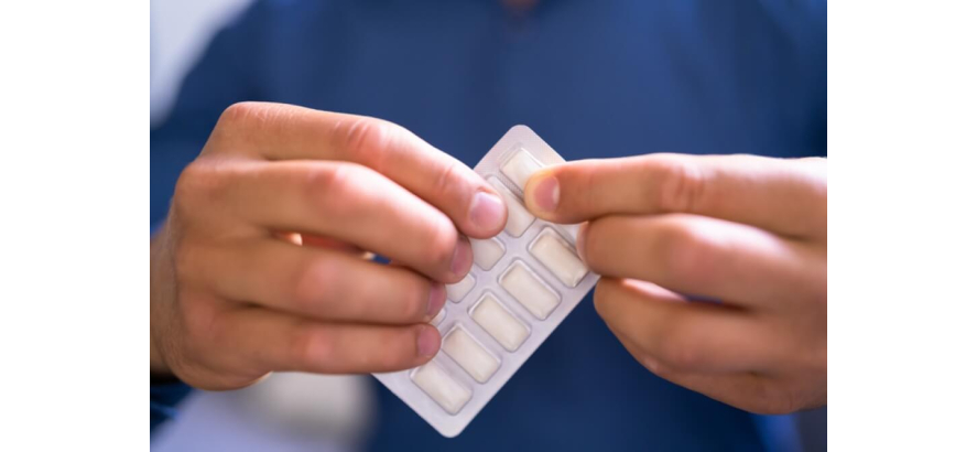What's The Difference Between Nicotine Pouches and Nicotine Gum?